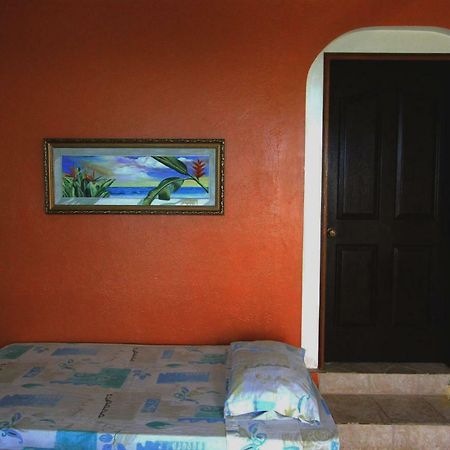 Casa Del Mar Beach Resort San Remigio  Exterior photo